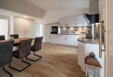 Moderne 3-Zimmer-Eigentumswohnung mit viel Charme und tollem Blick auf den Husumer Schlosspark.
