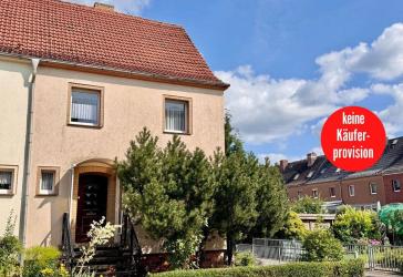 HORN IMMOBILIEN ++ Neubrandenburg Vogelviertel, Haus mit Grundstück, Terrasse und 3 Garagen