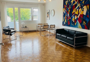 Düsseldorf-Niederkassel: Großzügige Wohnung in TOP-Lage mit großem Balkon