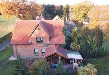 ***reserviert*** immo-schramm.de: Resthof: Bauernhaus mit zwei Wohnungen und Nebengebäuden