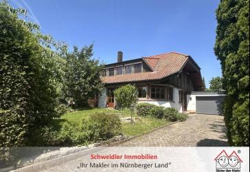 Rarität am Laufer Kunigundenberg: Großzügiges Einfamilienhaus mit Einliegerwohnung und Doppelgarage