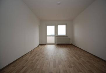 Renovierte 3-Zimmer-Wohnung mit Balkon im Dachgeschoss zu vermieten!!