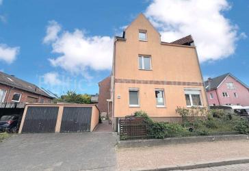Mehrfamilienhaus mit viel Potenzial unweit von der Schwentine ! 2 Wohnungen aktuell frei!