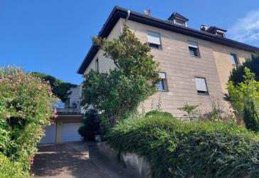 Mehrfamilienhaus (4 WE) mit Stellplätzen und großem Garten