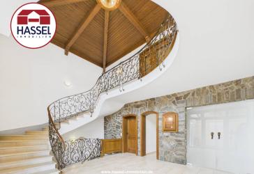 Leben mit Niveau, Eleganz und viel Platz. Großzügiges Einfamilienhaus mit privatem Wellnessparadies