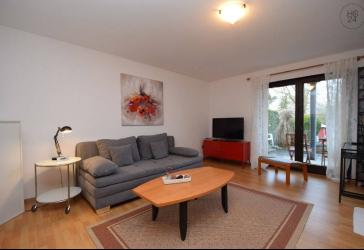 Helles möbliertes Apartment mit Küche, Internet und Stellplatz in Leverkusen