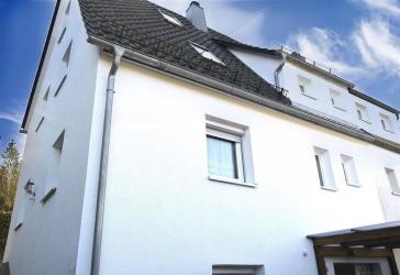 Sanierte DHH in ruhiger Aussichtslage von Schw. Gmünd mit Garten und Garage !