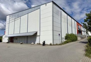 Ehem. Möbelhaus – Weitläufige Ausstellungsflächen und Lagerhalle
