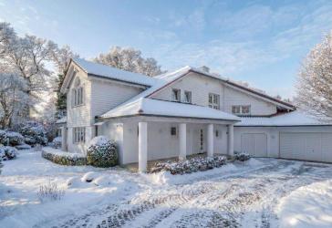 Am See zuhause - Stilvolle Villa mit Privatsphäre, Pool und Premium-Ausstattung