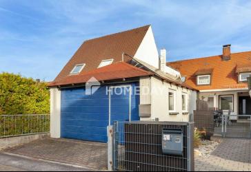Charmantes Reihenendhaus im Herzen von Neumarkt - saniert, mit PV-Anlage und Garage
