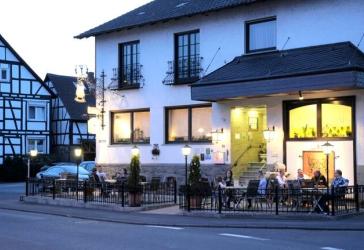 SCHOTTEN / VOGELSBERGKREIS - Gasthof/ 30 Betten, 2 Gaststuben, Terrasse, Biergarten Mietkauf möglich