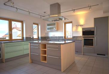 Exklusive 2,5-Zimmer-Wohnung mit privaten Gartenanteil in ruhiger Lage von Östringen