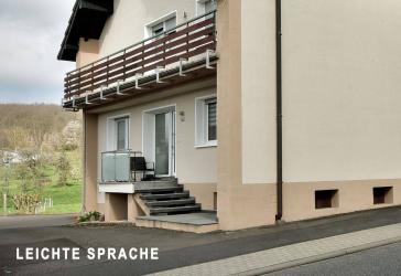 Das linke Haus von einem Doppel·haus in Mackenrodt ist zu verkaufen. - TEXT IN LEICHTER SPRACHE