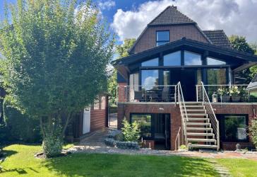 Flexibles Wohnkonzept in Toplage: Haus mit zwei Eingängen und drei nutzbaren Wohneinheiten + Garten