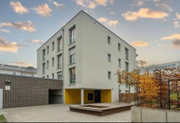 3-Zimmer ETW im 3.OG aus dem Jahre 2019 mit 2 Bädern, Einbauküche, Südloggia und TG-Stellplatz