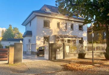 MODERNISIERTE LUXUSVILLA MIT POOL ?IN BEGEHRTER LAGE IN LICHTERFELDE WEST
