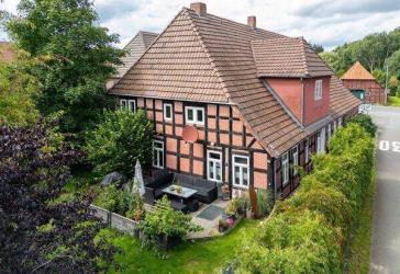 Historisches Fachwerkhaus OHNE Provision: teil-modernisiert, und mit viel Platz für die ganze Familie -- ein Traum für kreative Heimwerker!