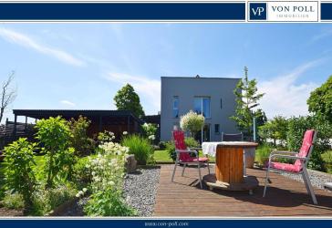 DOPPELHAUSHÄLFTE MIT DACHTERRASSE, GARAGE UND GROßEM GARTEN