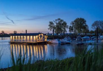 Wunderschönes Hausboot, Restaurantschiff , Wohnschiff, Cocktailbar