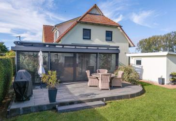 Strandnahes Zuhause mit lichtdurchflutetem Wintergarten