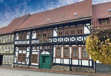 Charme & Rendite: Historisches Fachwerkhaus mit Ausblick ins Grüne !