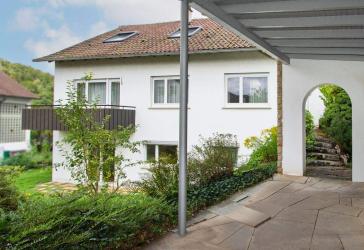 Geräumig, gepflegt und vielseitig nutzbar . Charmantes Zuhause mit entspannter Atmosphäre
