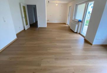 Charmante hochwertig neu renovierte 4 Zimmerwohnung mit großzügiger Terrasse