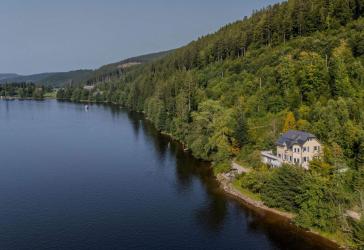 Exklusive Rarität am Titisee - Historisches Seehaus mit direktem Seezugang