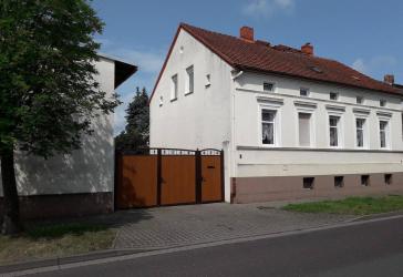 Ein-/Zweifamilienhaus mit Grundstück