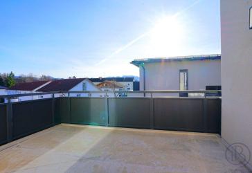 Provisionsfrei. Neuwertige 3-Zi.- Wohnung mit Südbalkon zur Kapitalanlage in Traunstein.