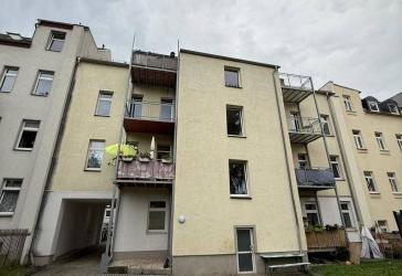 Vollvermietetes und großes MFH mit Balkonen und Stellplätzen in guter und ruhiger Lage!