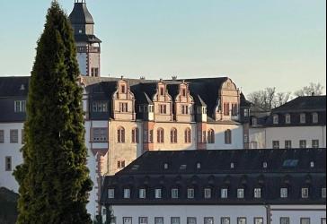 Weilburgs schönste Lage: 3 x charmantes Wohnen - Anlage!