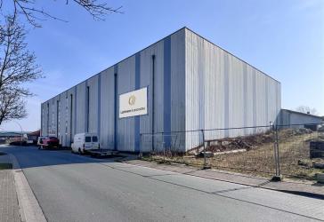 LAGERHALLE MIT BÜROFLÄCHE