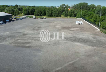 Großzügige Freifläche mit Neubaubüro/-hallenkomplex