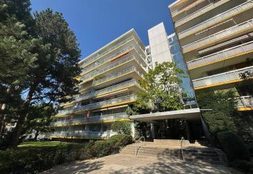 ***GUT GESCHNITTENE HELLE 3-ZIMMER-WOHNUNG + 2 LOGGIEN UND SCHWIMMBAD+SAUNA AM KARL-MARX-ZENTRUM***