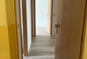 Renovierte 3-Zimmer-Eigentumswohnung mit Balkon in zentraler Lage zu verkaufen