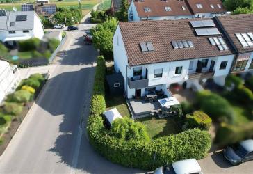 Charmantes Reihenendhaus mit Garten, Terrasse und Garage in Regensburg