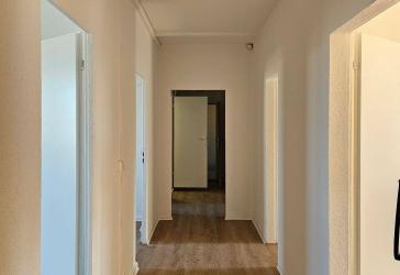 * geräumige 4 Raum mit Balkon mitten im Zentrum *