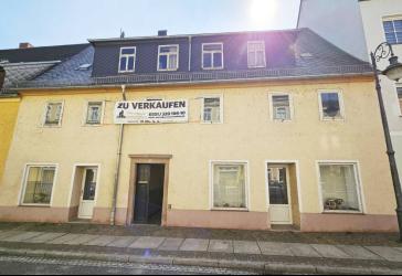 Wohnhaus mit Gewerbemöglichkeiten zentral in Waldheim für dich.