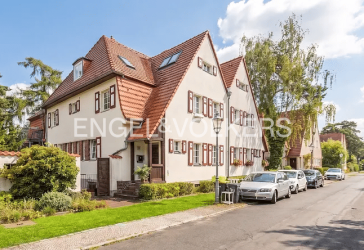 Platz für die ganze Familie - Doppelhaushälfte mit ca. 400 m² Wohn-/Nutzfläche, ideal für mehrere Generationen