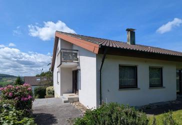 Großzügiges Einfamilienhaus mit ELW, Aussicht, Garagen & Stellplätzen