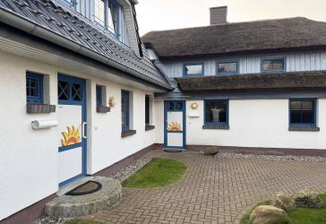 Liebenswerte Eigentumswohnung 'Seemöwe' mit Reetdach, Sauna und Kamin in Strandnähe & Wohnfühlfaktor inklusive