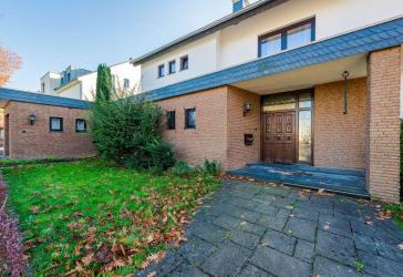 Modernes Einfamilienhaus in ruhiger Lage mit großem Garten