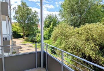 Helle 4 Zimmer, großer Balkon mit Blick ins Grüne, zentrumsnah