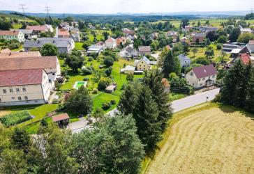 Ländliche Idylle mit super Anbindung - provisionsfreier Bauplatz mit positiven Bauvorbescheid