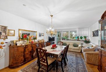 Einladende 3-Zimmer-Wohnung im EG: 2 Balkone, Weinberge vor der Tür & perfekte City-Anbindung | 89m²