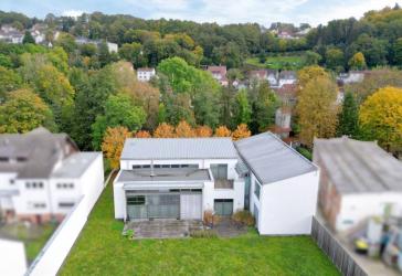 Großzügige Villa mit weitläufigem Garten