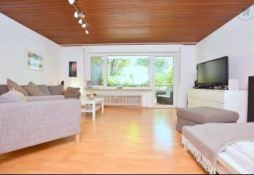 Modern möblierte Wohnung mit Balkon in Möglingen