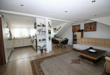Top gepflegte moderne DG-Wohnung