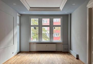 Großzügige Wohnung mit hohen Decken – Nur wenige Schritte zum Olivaer Platz
